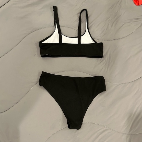 Ribbed Bikini - Picture 2 of 4